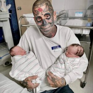 Dad With 240 Tattoos Faces Backlash As People Think He Is A Horrible Father – Then His Wife Reveals The Truth