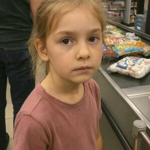 When a Little Girl Was Caught Stealing, the Cashier Made an Unexpected Decision When a Little Girl Was Caught Stealing, the Cashier Made an Unexpected Decision