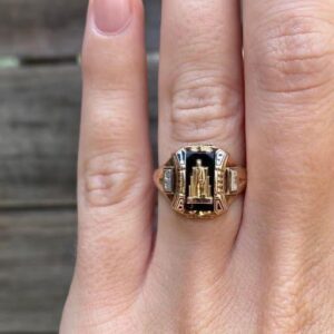 MY FIANCÉ PROPOSED WITH THIS RING—AND I HAVE NO IDEA WHAT TO THINK MY FIANCÉ PROPOSED WITH THIS RING—AND I HAVE NO IDEA WHAT TO THINK